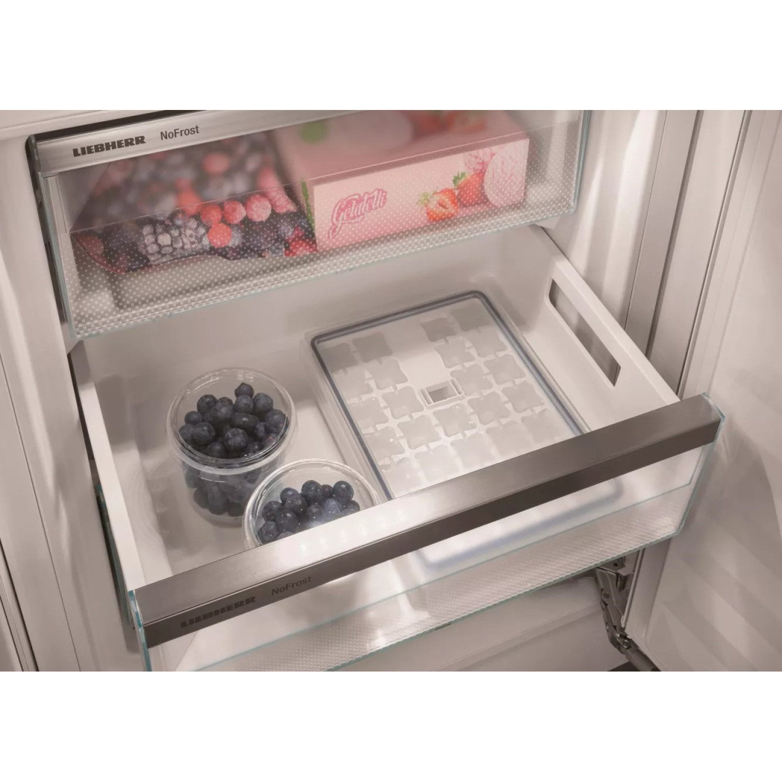 Combină frigorifică integrabilă cu EasyFresh şi NoFrost Liebherr